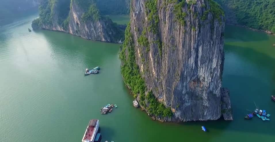 Vịnh Hạ Long điểm du lịch nổi tiếng tại Việt Nam
